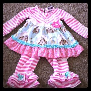 Two piece outfit with ruffle bottoms